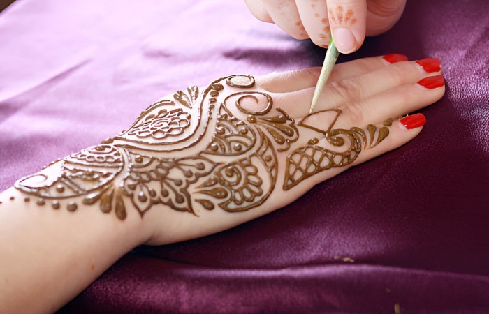 Floral Trails - Back Hand Arabic Mehndi Design